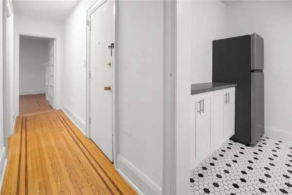 Hamilton, ON L8P 2R5,312 Aberdeen AVE #5