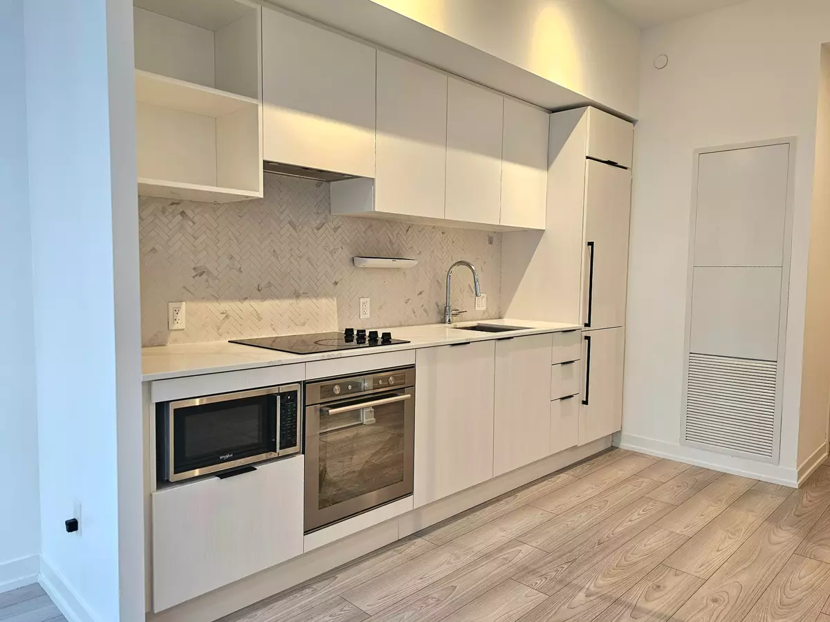 Toronto C08, ON M5B 0C5,82 Dalhousie ST #2518