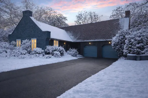 Mississauga, ON L5H 1A5,1294 GATEHOUSE DR