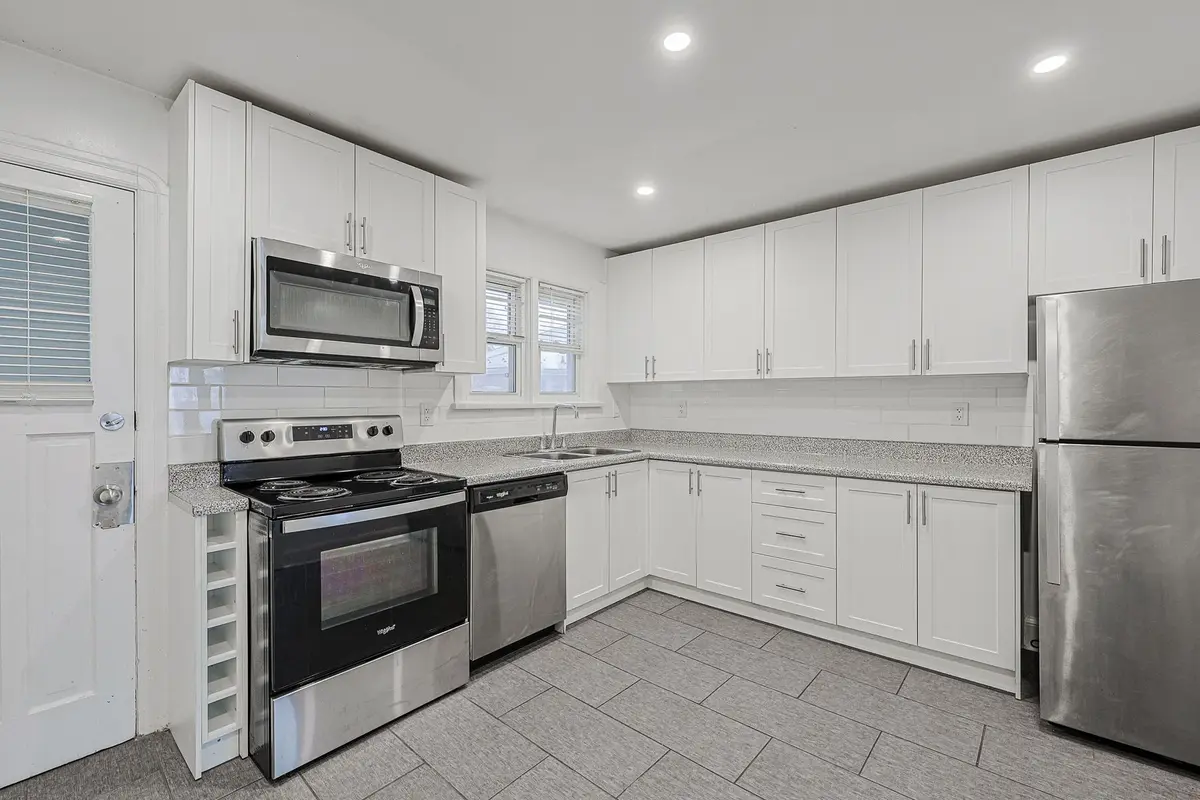 Oshawa, ON L1G 5C8,366 Mary ST N #4