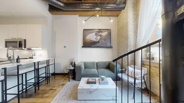 Toronto C01, ON M5V 3L5,781 King ST W #206