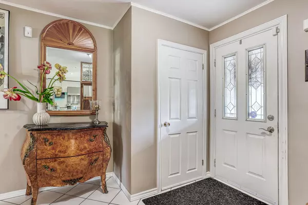 Toronto E10, ON M1E 3B2,103 Weir CRES