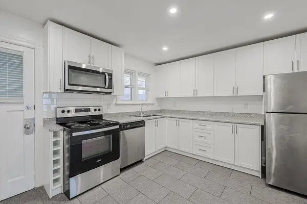 366 Mary ST N #4, Oshawa, ON L1G 5C8