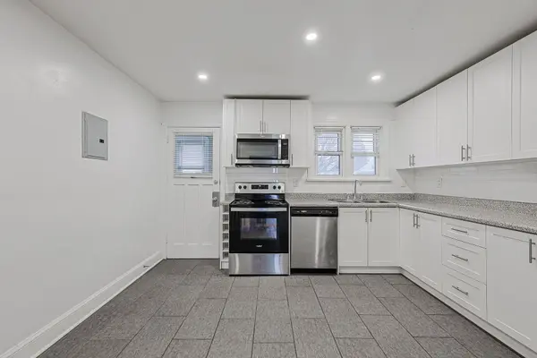 Oshawa, ON L1G 5C8,366 Mary ST N #4