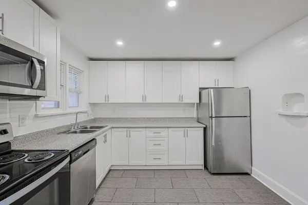 Oshawa, ON L1G 5C8,366 Mary ST N #4