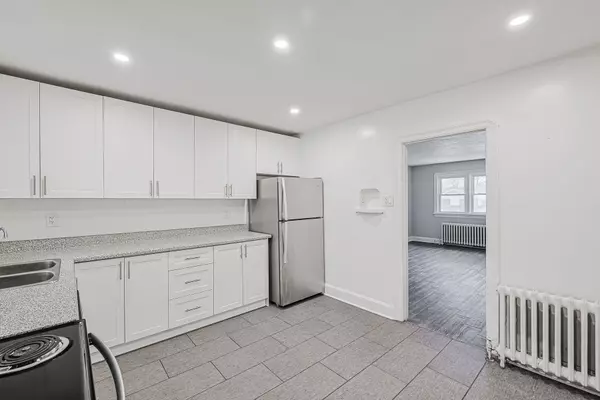 Oshawa, ON L1G 5C8,366 Mary ST N #4