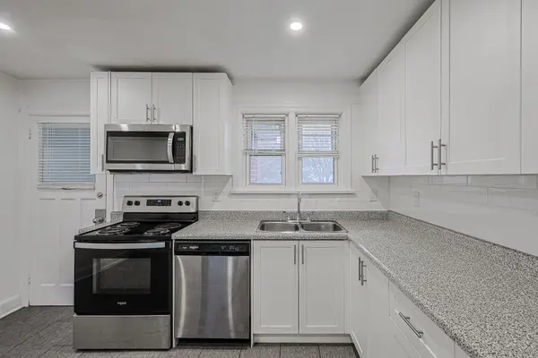 Oshawa, ON L1G 5C8,366 Mary ST N #4