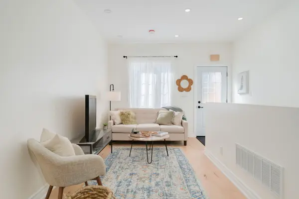 Toronto E02, ON M4L 3B4,173 Coxwell AVE