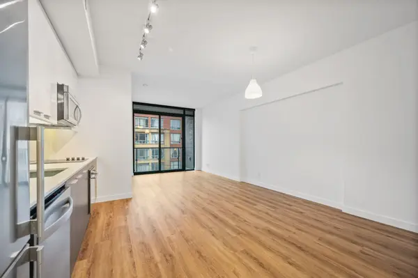 Toronto E01, ON M4M 1K3,1075 Queen ST E #306