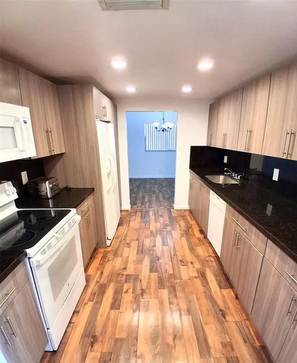 Fort Lauderdale, FL 33328,2718 S University Dr #17B