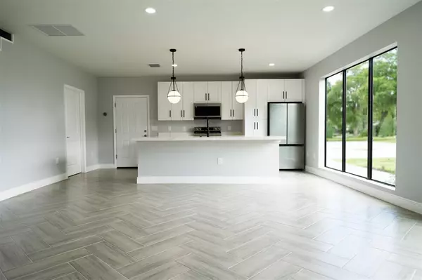 Oakland Park, FL 33309,333 NW 41st St #329