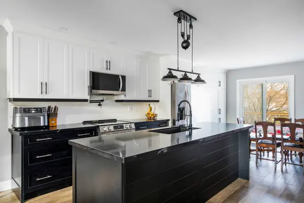 1 Acorn CRES, Wasaga Beach, ON L9Z 1B7