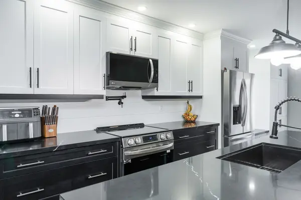 Wasaga Beach, ON L9Z 1B7,1 Acorn CRES