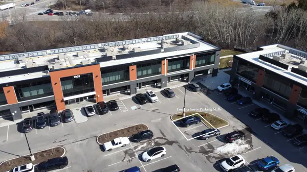 Oakville, ON L6H 0N1,1939 IRONOAK WAY #A208