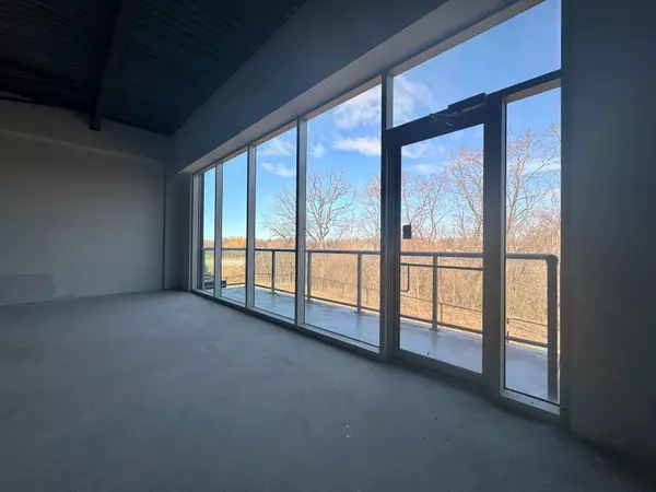 Oakville, ON L6H 0N1,1939 IRONOAK WAY #A208