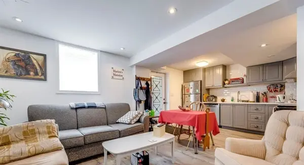 Brampton, ON L6Y 4W5,124 DAFFODIL PL