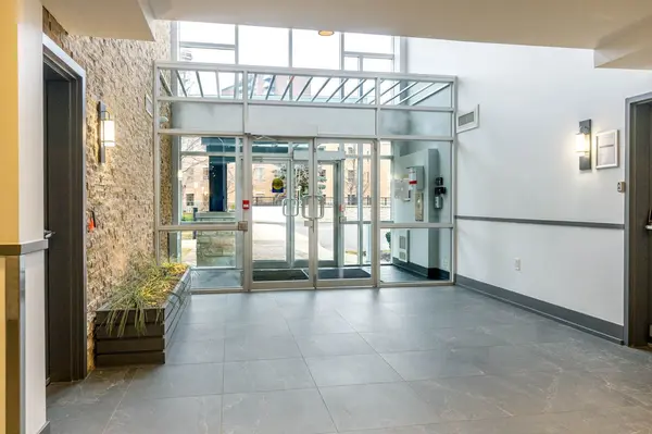 Mississauga, ON L5A 0A1,570 Lolita GDNS #402