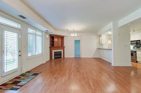 Blue Mountains, ON N0H 2P0,10 Bay ST E #104