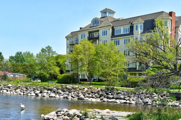 10 Bay ST E #104,  Blue Mountains,  ON N0H 2P0