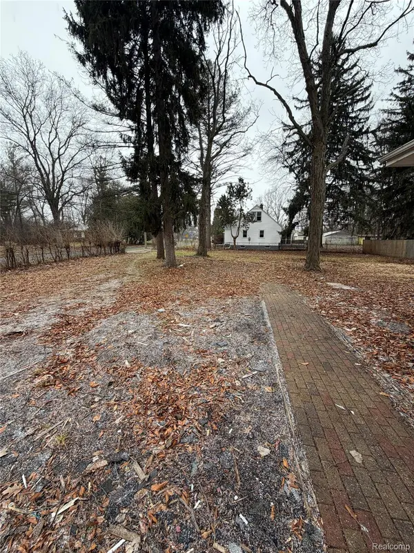 Detroit, MI 48219,19335 Lenore