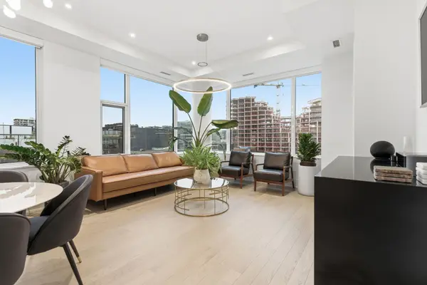 Toronto C01, ON M5V 0V8,455 Wellington ST W #702