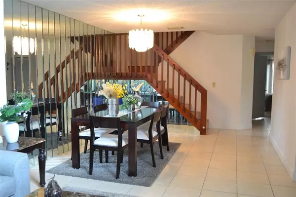 Lauderhill, FL 33319,3539 Inverrary Blvd W