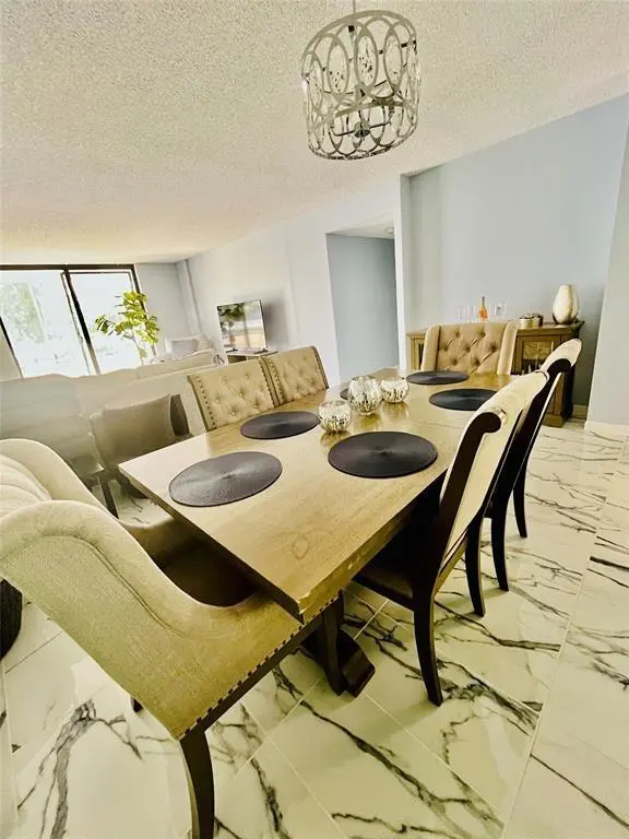 Hallandale Beach, FL 33009,2500 Parkview Dr #619