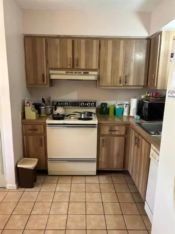 480 NW 76th Ave #306, Margate, FL 33063