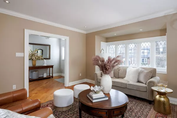 Toronto W07, ON M8Z 3T2,37 Thompson AVE