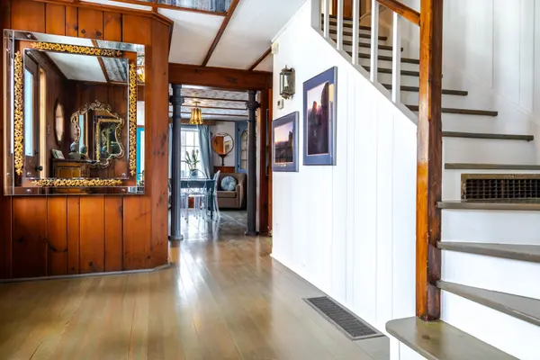 Fort Erie, ON L2A 5M4,1927 Niagara Pkwy