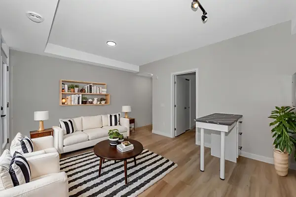 West Centre Town, ON K1Y 2W3,211 Armstrong ST #303