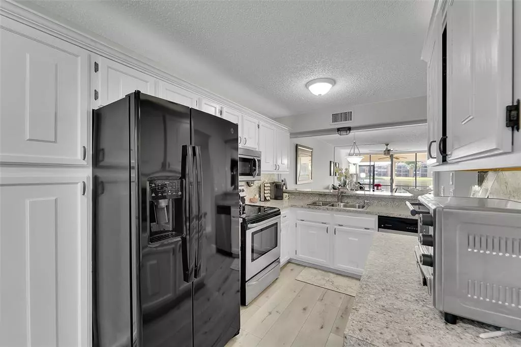 Margate, FL 33063,6008 Coral Lake Dr #108