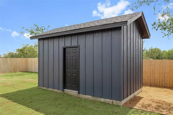 Comanche, TX 76442,1004 E Highland