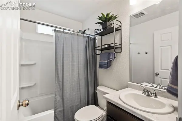 5761 Thurless LN, Colorado Springs, CO 80927