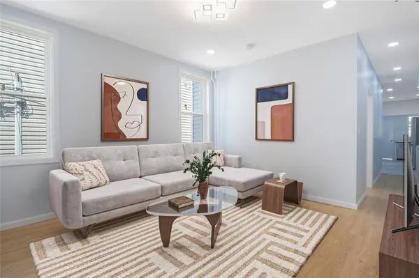 Staten Island, NY 10304,490 Van Duzer ST