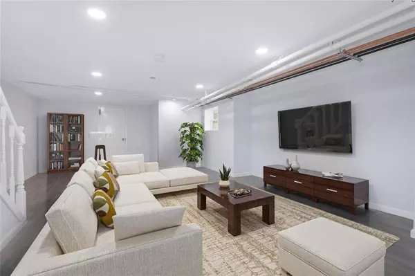 Staten Island, NY 10304,490 Van Duzer ST