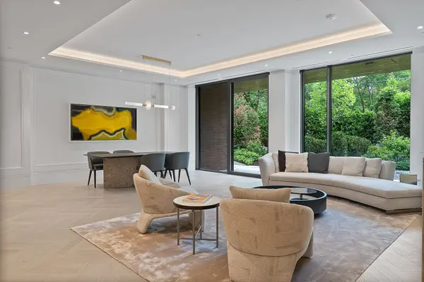 Toronto C09, ON M4W 1K2,7 Dale AVE #102