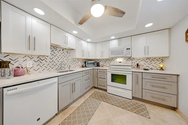 Pompano Beach, FL 33069,3980 Oaks Clubhouse Dr #210