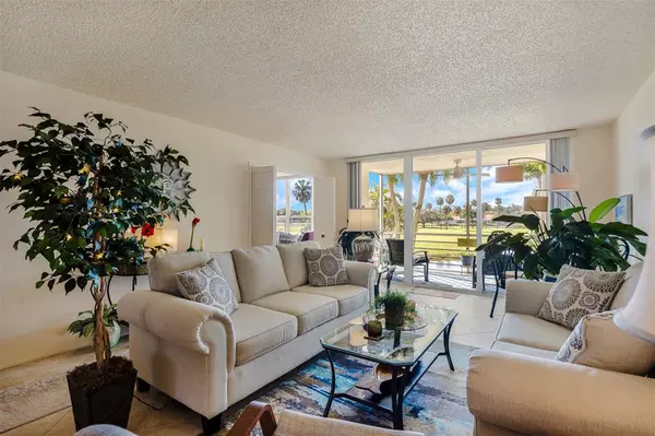 Pompano Beach, FL 33069,3980 Oaks Clubhouse Dr #210