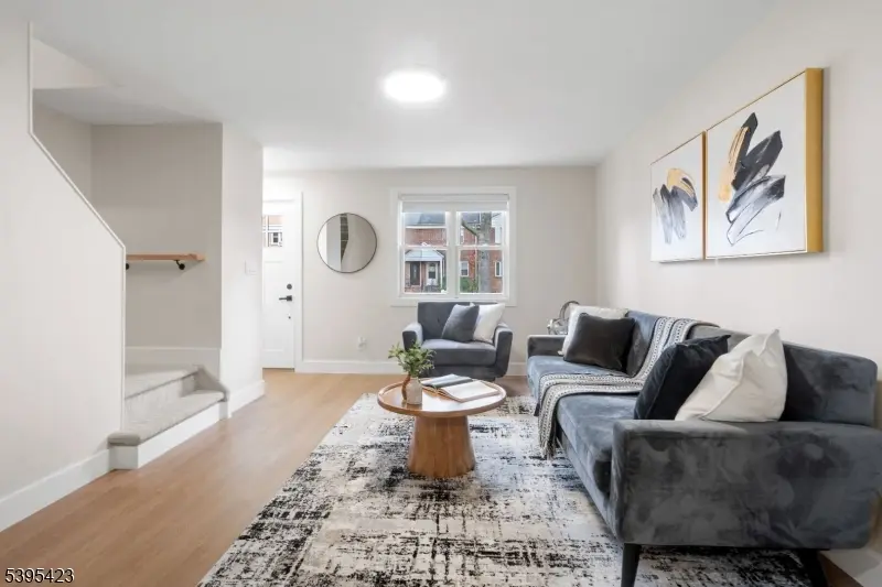 East Orange City, NJ 07017,13 Melmore Gdns