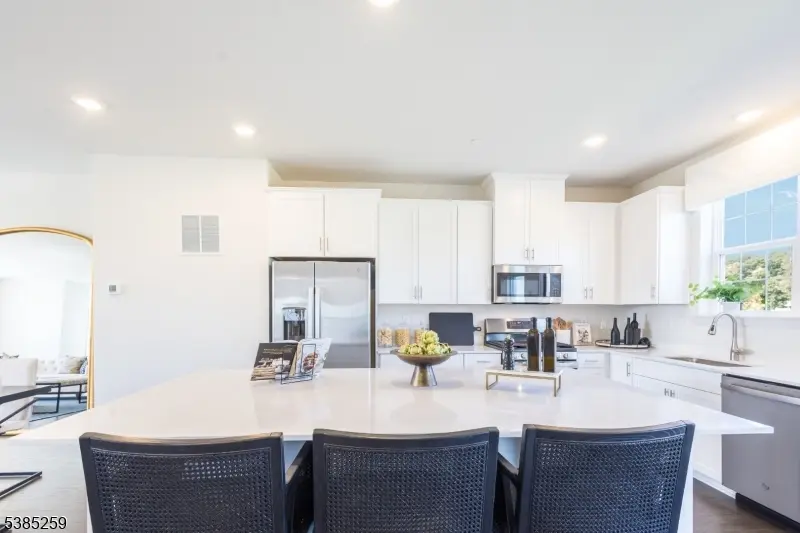 65 Eastwood Ter #69, East Hanover Twp., NJ 07936