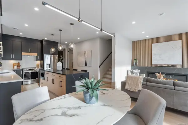 588 Whiteside St #4, Saanich, BC V8Z 1Y6