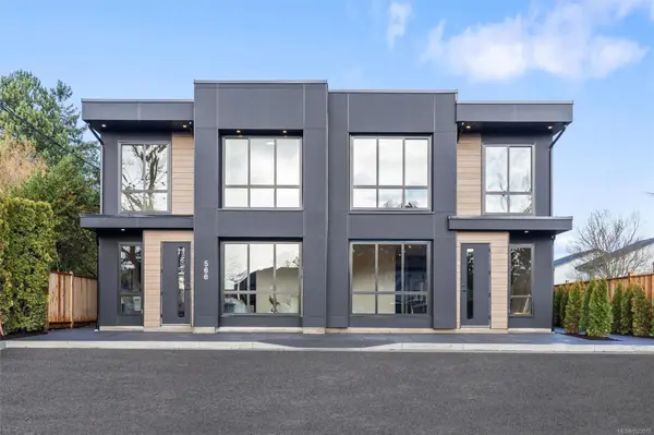 Saanich, BC V8Z 1Y6,588 Whiteside St #4