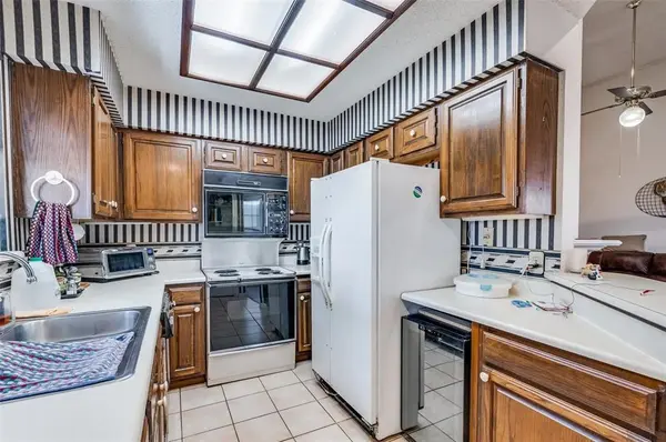 Arlington, TX 76006,401 Pebble Way #237