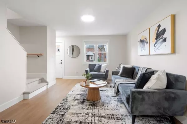 13 Melmore Gdns, East Orange City, NJ 07017