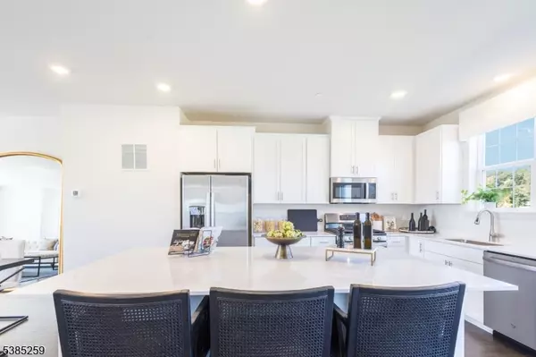 65 Eastwood Ter #69, East Hanover Twp., NJ 07936