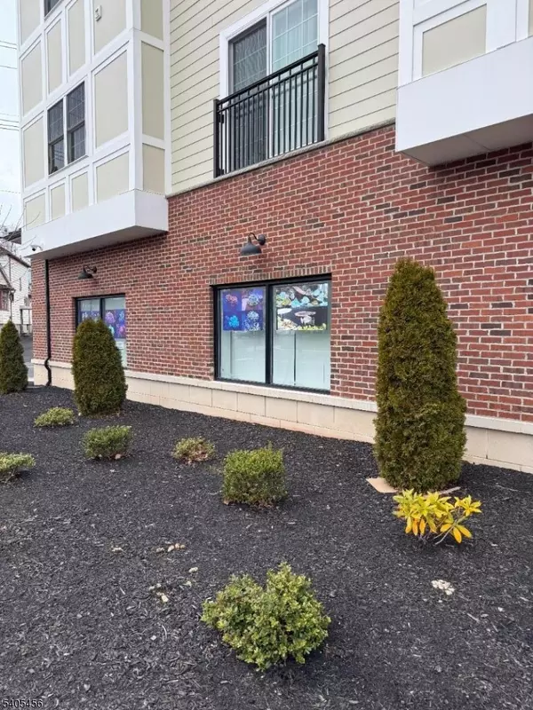 Roselle Park Boro, NJ 07204,351 Clay Ave W