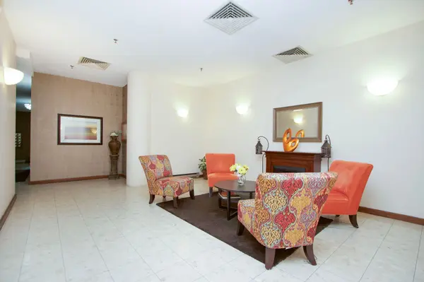 Oshawa, ON L1H 8B7,80 Athol ST E #702