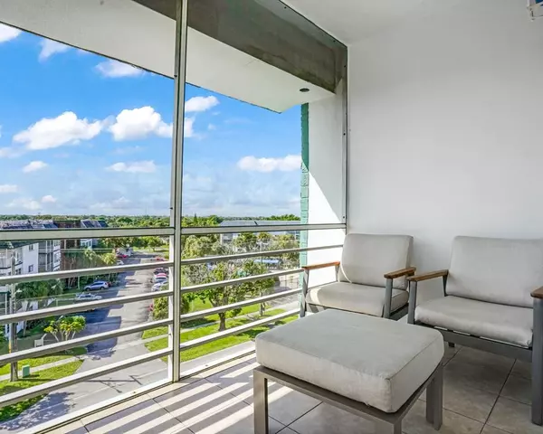 Lauderhill, FL 33313,4751 NW 21st St #604