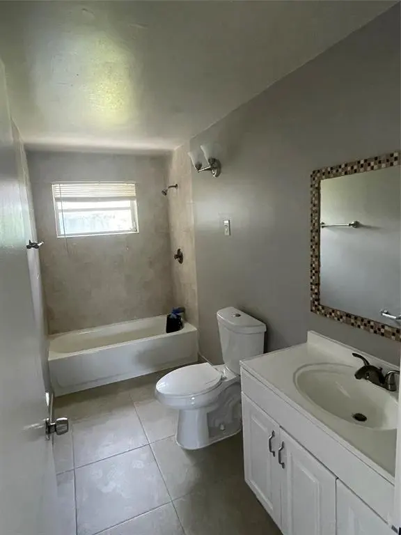 Oakland Park, FL 33334,Address not disclosed